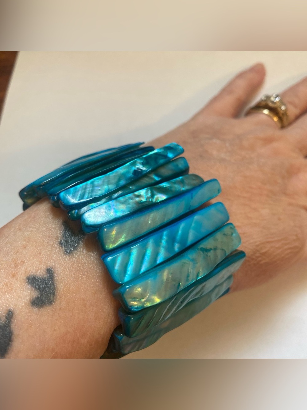 Blue Iridescent abalone Shell Stretch Bracelet - Unbranded
